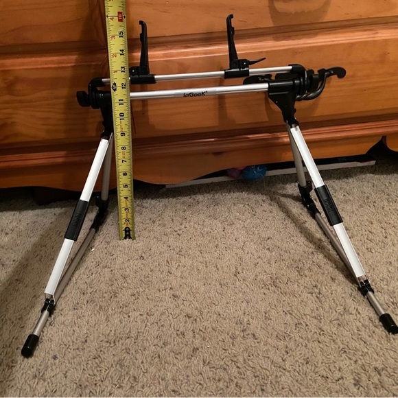 NIB 201 IPAD FOLDING STAND - Picture 3 of 11